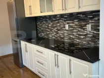 Eleganță și confort: casă renovată 2024 singur în curt