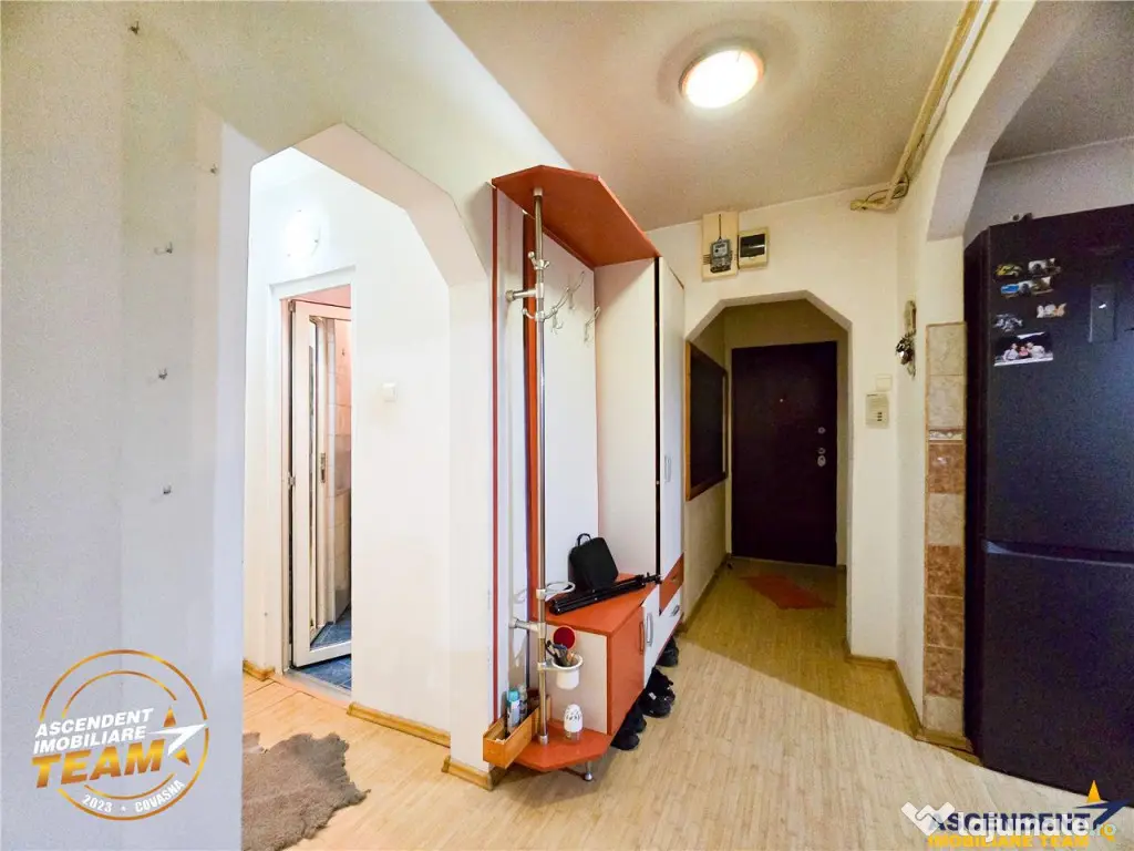 Schimb cu 2 camere plus diferenta: 3 camere,Central,decoman