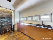 Un singur cuvant-IREPROSABILA 