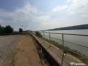 Oltenita - teren pe malul Dunarii cu chei betonat si pont... 