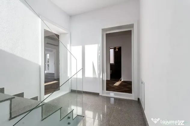 Clădire nouă P+2 cu showroom și birouri în Arad - Arad (Arad)