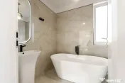 Clădire nouă P+2 cu showroom și birouri în Arad 