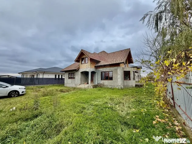 Casă / Vilă Caisului 90% gata - Focsani (Vrancea)