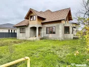 Casă / Vilă Caisului 90% gata