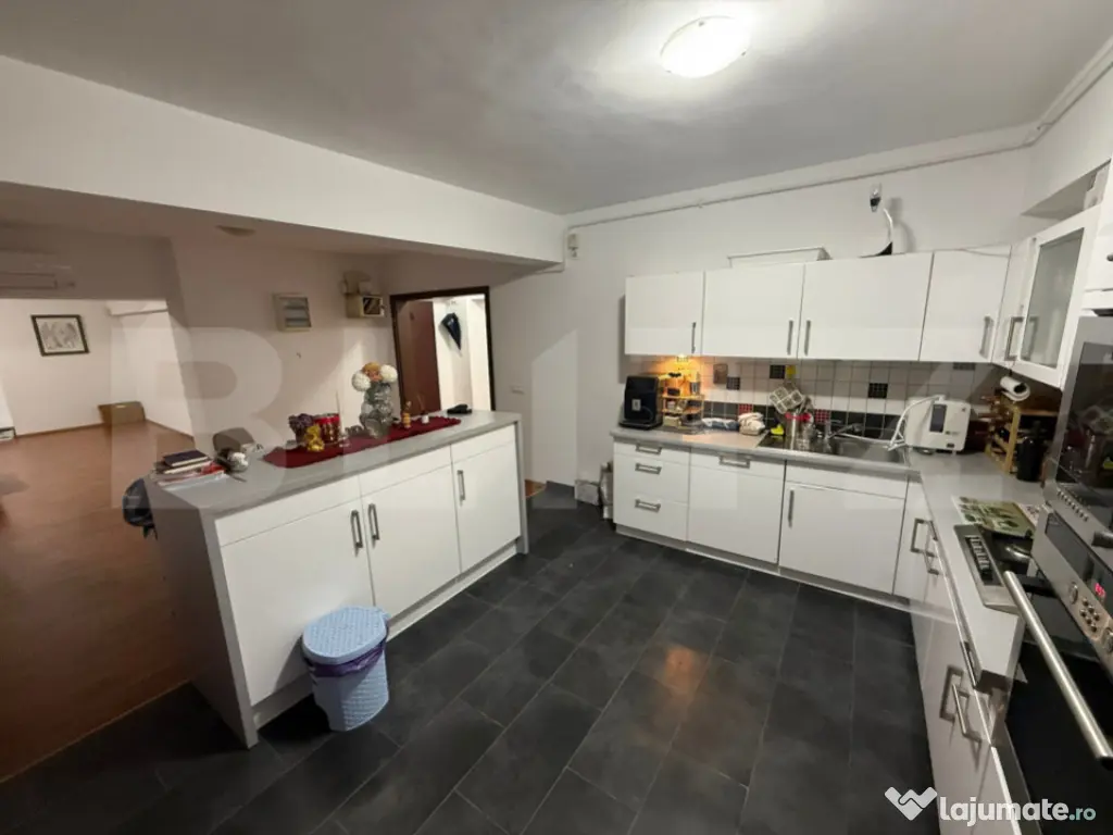 Apartament 4 camere, 140 mp, zona Piata Mare