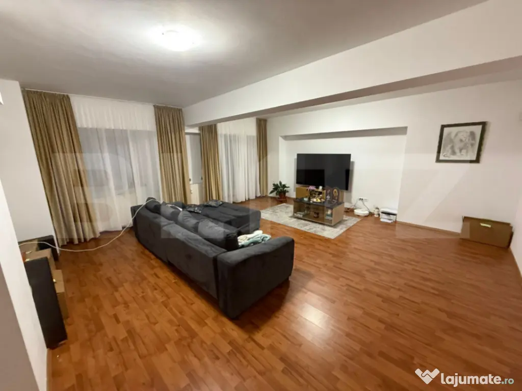Apartament 4 camere, 140 mp, zona Piata Mare