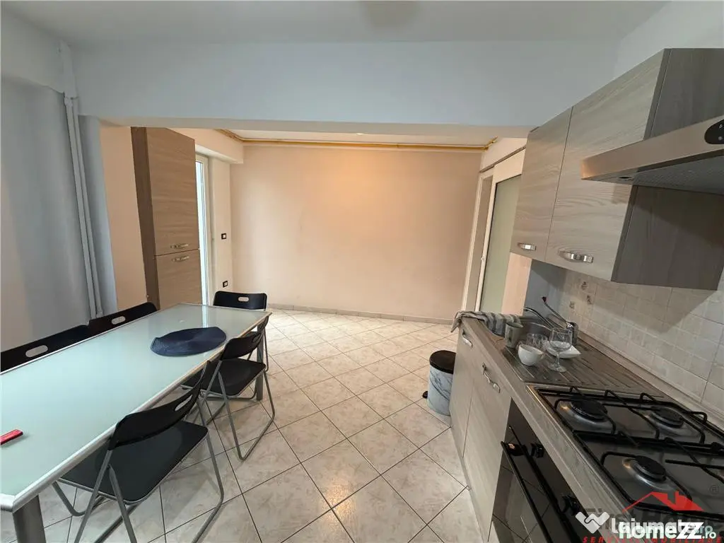 Apartament 4 camere transformat in 3, etaj 1, 100mp, Pictor