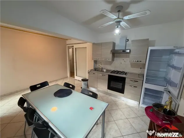 Apartament 4 camere transformat in 3, etaj 1, 100mp, Pictor