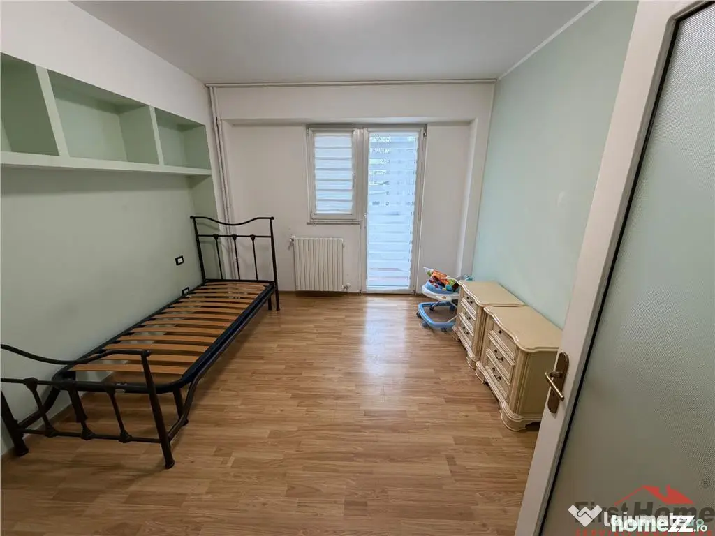 Apartament 4 camere transformat in 3, etaj 1, 100mp, Pictor