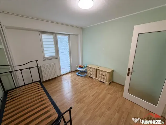 Apartament 4 camere transformat in 3, etaj 1, 100mp, Pictor
