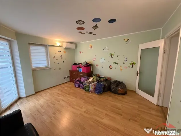 Apartament 4 camere transformat in 3, etaj 1, 100mp, Pictor