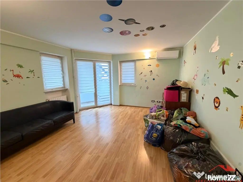 Apartament 4 camere transformat in 3, etaj 1, 100mp, Pictor