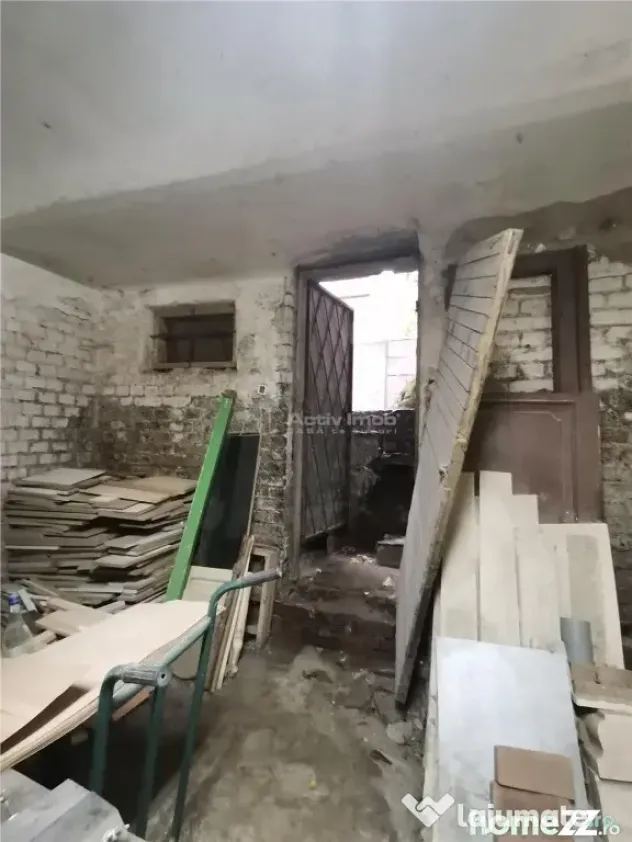 UNIVERSITATE-COLTEI, spatiu comercial nestradal, 72 mp
