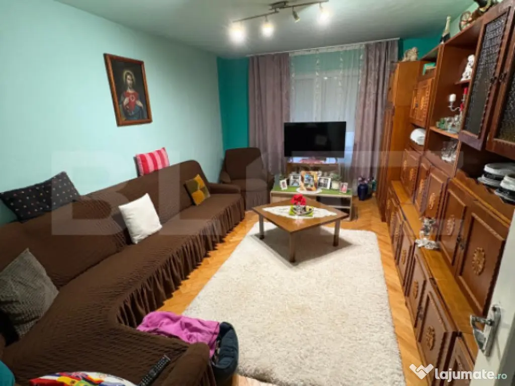 Apartament 4 camere, 80 mp, spațios, etaj intermediar