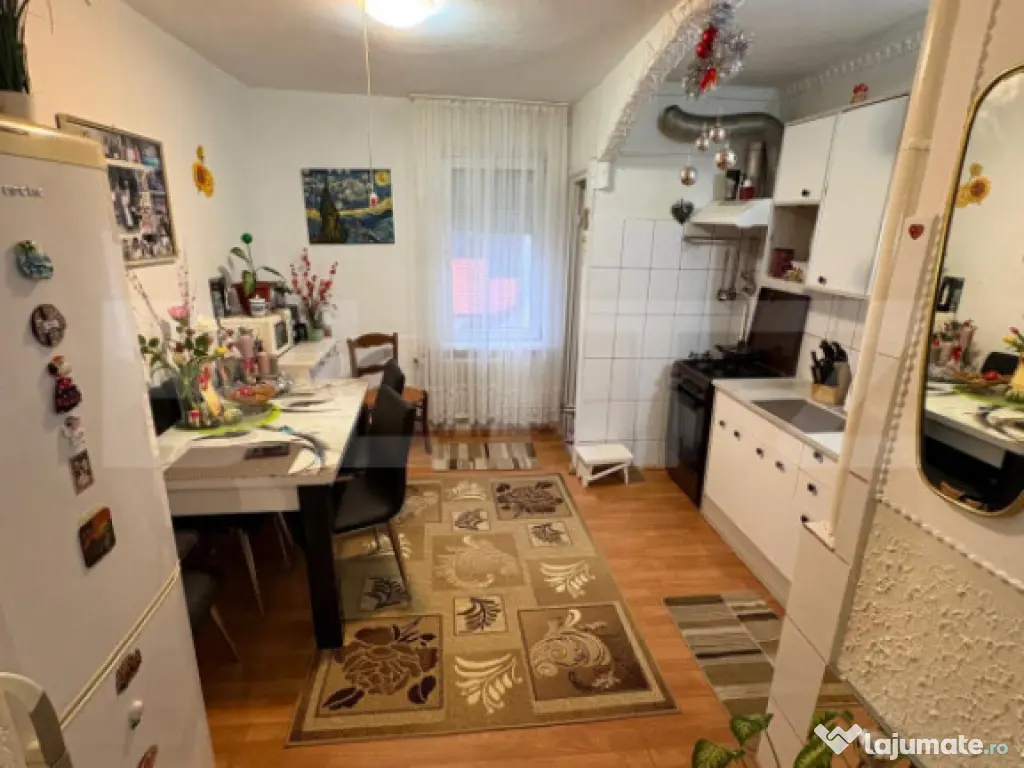 Apartament 4 camere, 80 mp, spațios, etaj intermediar