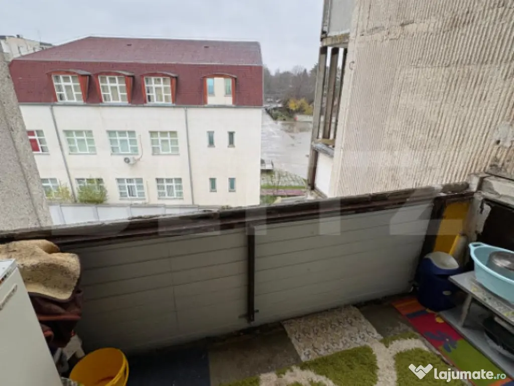 Apartament 4 camere, 80 mp, spațios, etaj intermediar