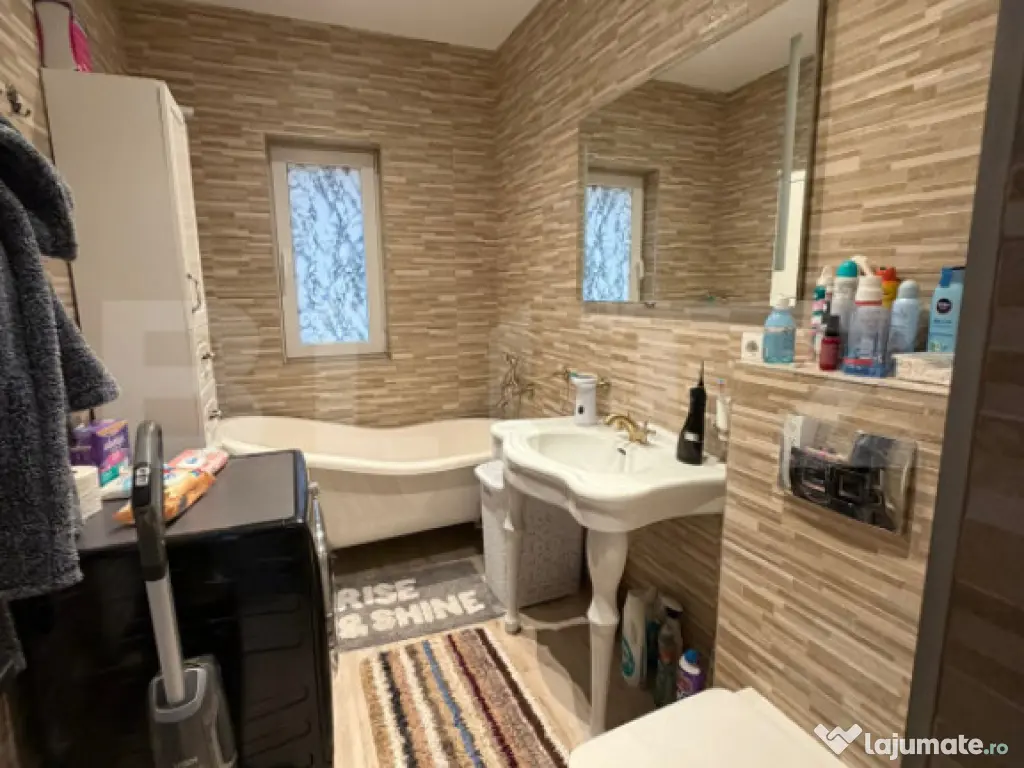 Apartament 3 camere, 64 mp, zona Teilor