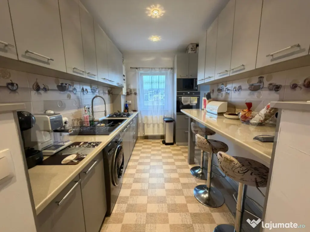 Apartament 3 camere, 64 mp, zona Teilor