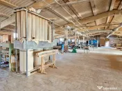 Complex imobiliar format din cladiri si constructii industriale+teren 