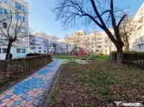 Apartament spatios cu balcon inchis si beci in zona Supeco