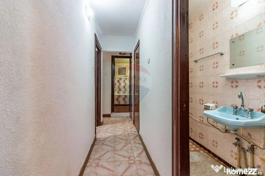 Apartament cu 3 camere de vânzare în zona Sebastian