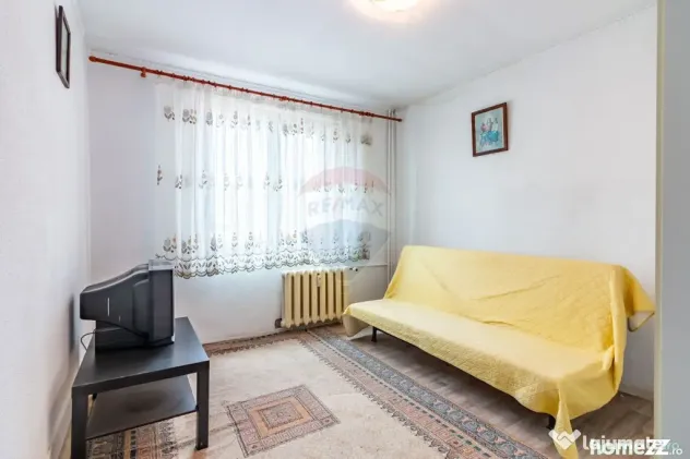 Apartament cu 3 camere de vânzare în zona Sebastian