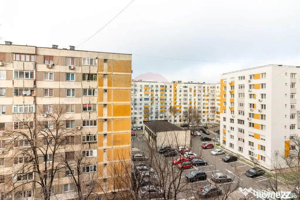Apartament cu 3 camere de vânzare în zona Sebastian