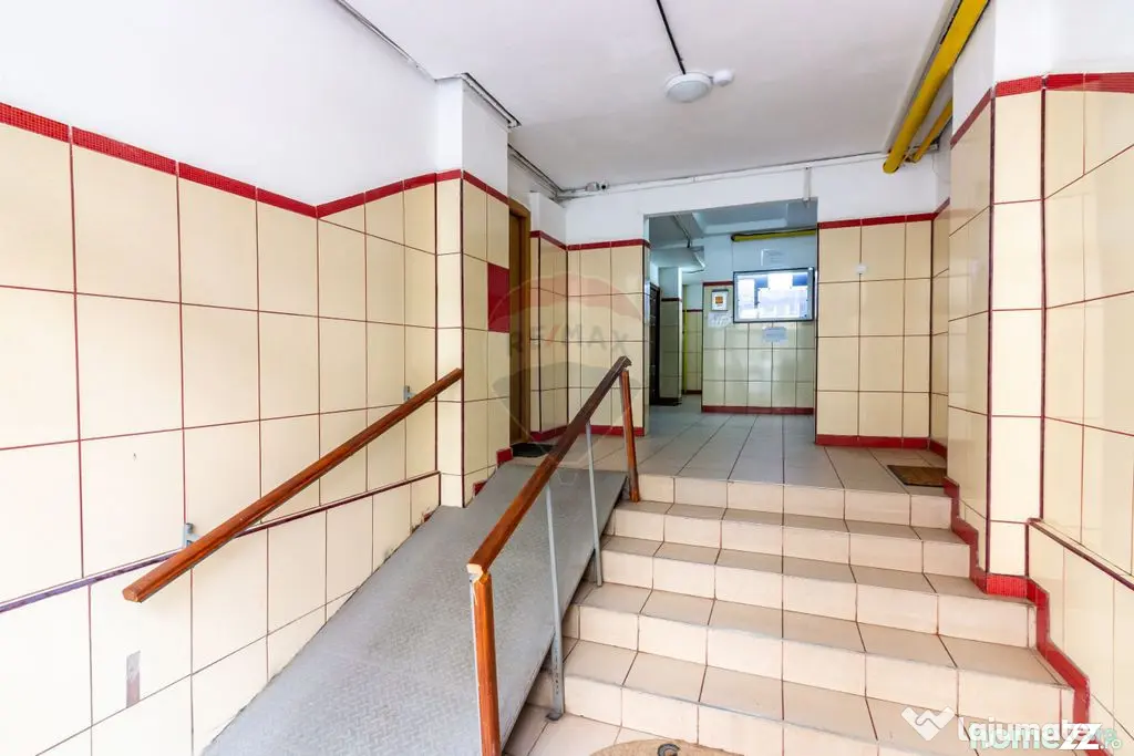 Apartament cu 3 camere de vânzare în zona Sebastian