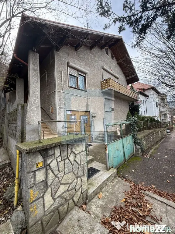 CASA/VILLA Individuală , teren 560 mp, D+P+E+pod-zona Ce... - Brasov (Brasov)