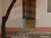 Casă cu două corpuri, ideală pentru firmă, Vitan 