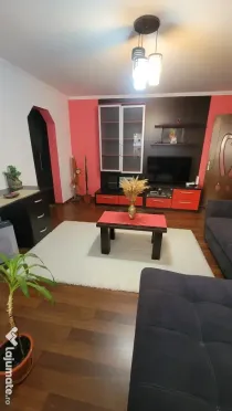 Inchiriez apartament 2 camere zona Piata Mica parter!