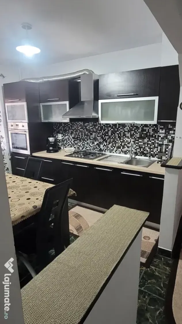 Inchiriez apartament 2 camere zona Piata Mica parter!