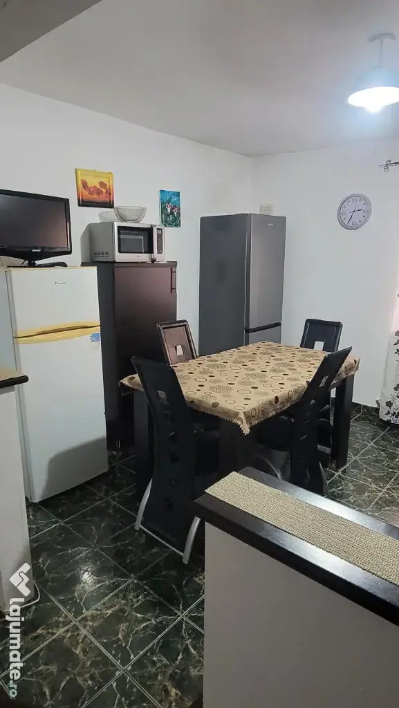 Inchiriez apartament 2 camere zona Piata Mica parter!