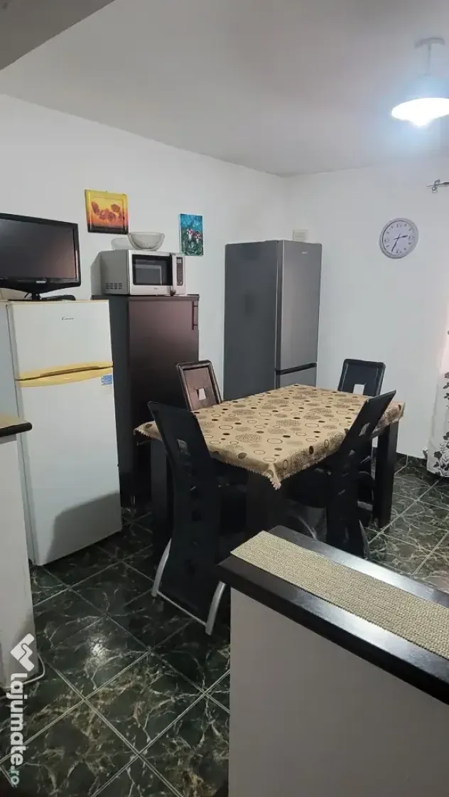 Inchiriez apartament 2 camere zona Piata Mica parter!