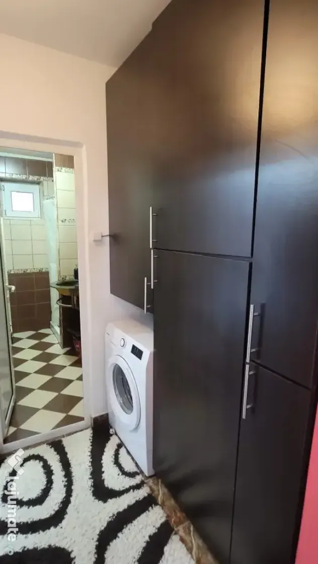 Inchiriez apartament 2 camere zona Piata Mica parter!