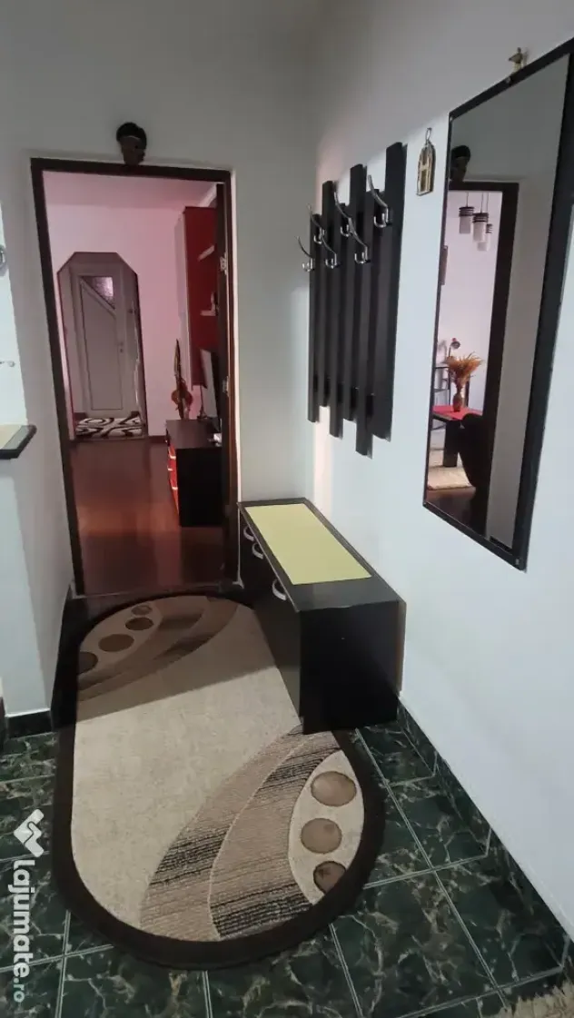 Inchiriez apartament 2 camere zona Piata Mica parter!