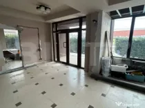 Spațiu comercial de vânzare – 90 mp utili parter, vitrat