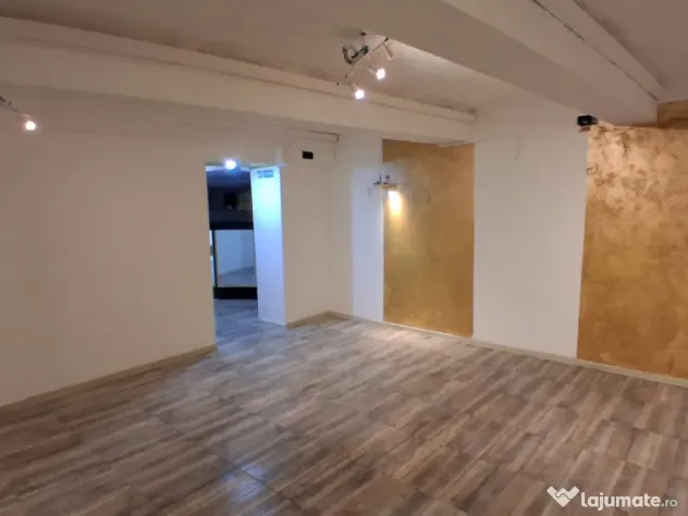 Spațiu comercial, 100 mp + curte 150 mp, zona Ultracentral - Ploiesti (Prahova)