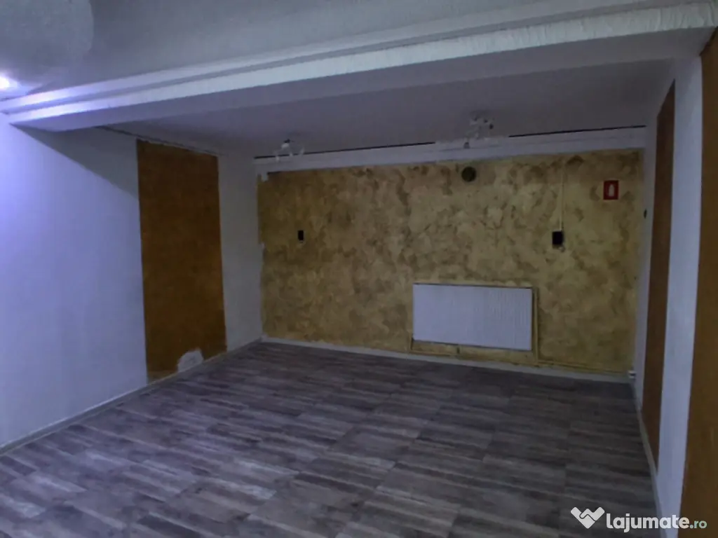 Spațiu comercial, 100 mp + curte 150 mp, zona Ultracentral - Ploiesti (Prahova)