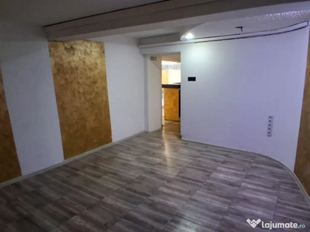 Spațiu comercial, 100 mp + curte 150 mp, zona Ultracentral - Ploiesti (Prahova)