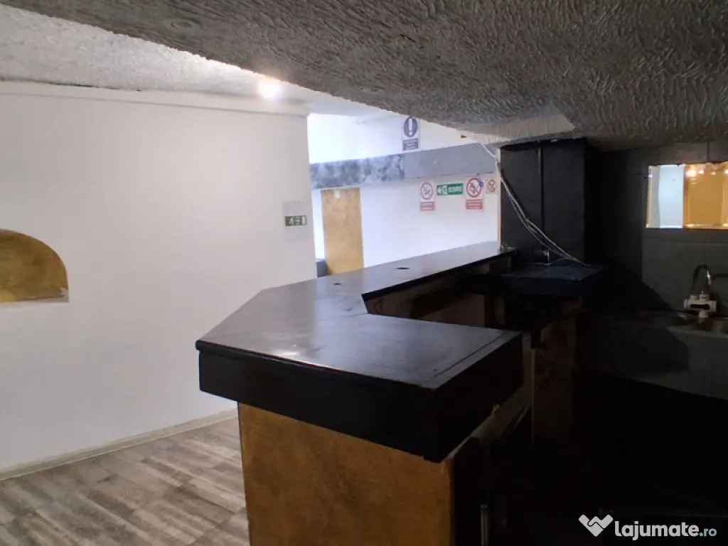 Spațiu comercial, 100 mp + curte 150 mp, zona Ultracentral - Ploiesti (Prahova)