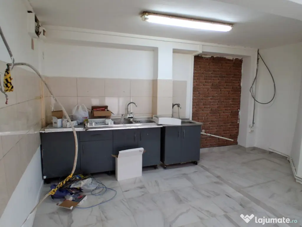Spațiu comercial, 100 mp + curte 150 mp, zona Ultracentral - Ploiesti (Prahova)