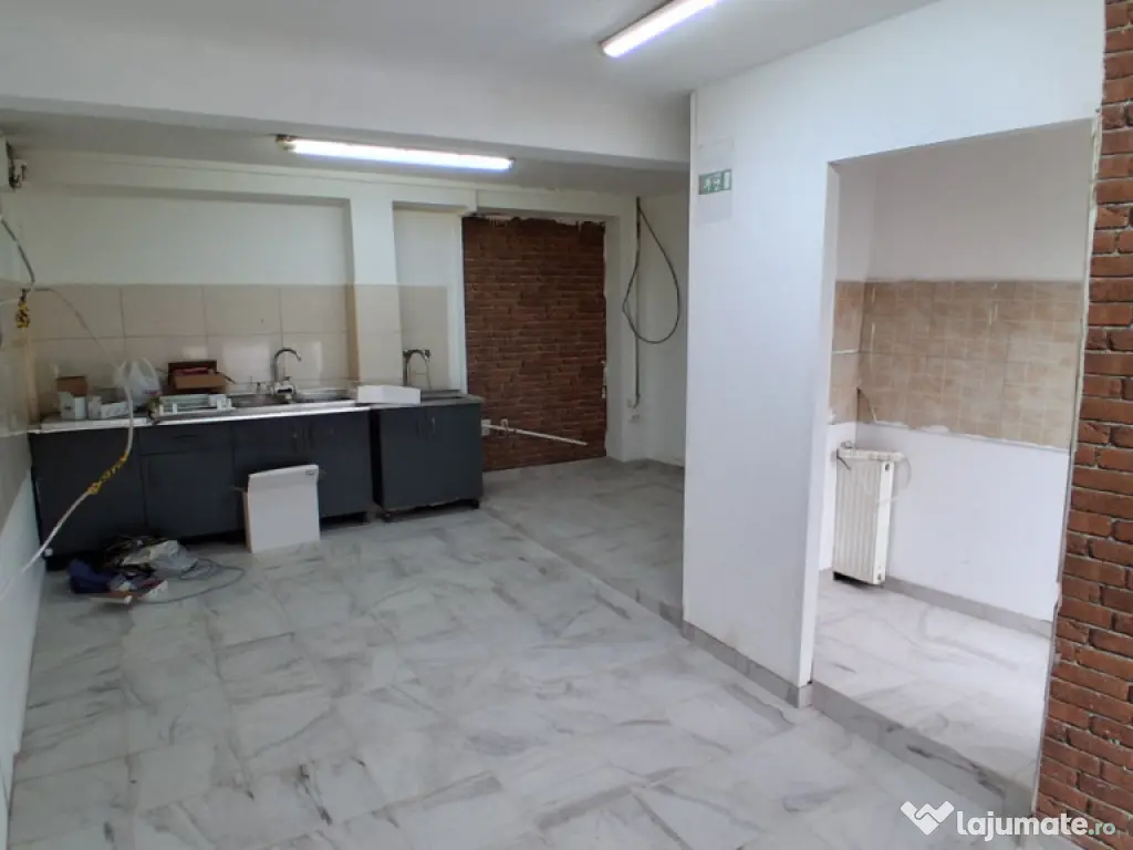Spațiu comercial, 100 mp + curte 150 mp, zona Ultracentral - Ploiesti (Prahova)