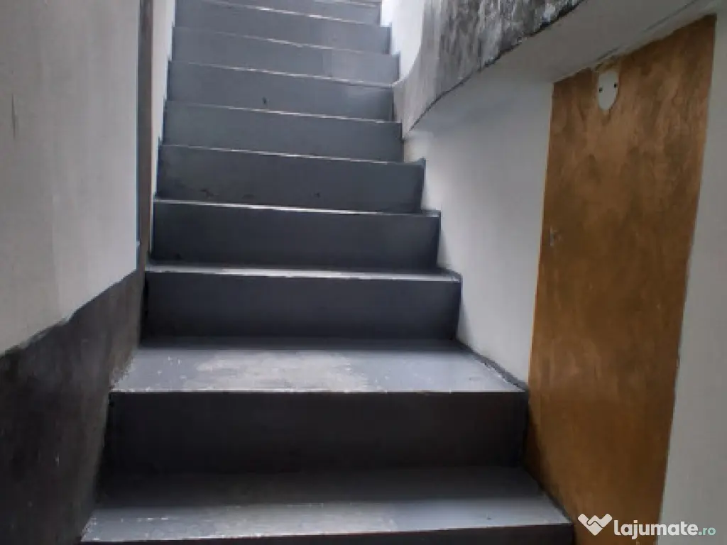 Spațiu comercial, 100 mp + curte 150 mp, zona Ultracentral - Ploiesti (Prahova)