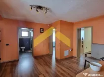 Casa cu etaj in Zadareni de