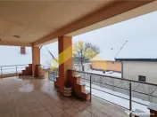 Casa cu etaj in Zadareni de 