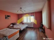 Casa cu etaj in Zadareni de 