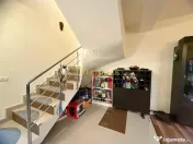 Duplex Mobilat / 4 Camere / 2 Bai / Teren 200 mp 