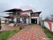 Casă / Vilă cu 5 camere de vânzare 