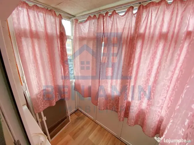 Apartament 3 camere Craiovita, etaj 3, teava de gaze